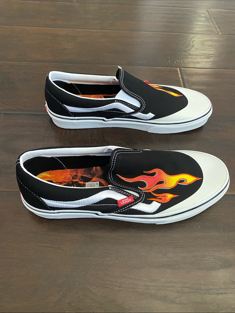 New with tag Vans Classic Slip On flame pattern loafers shoes men’s size 10.5